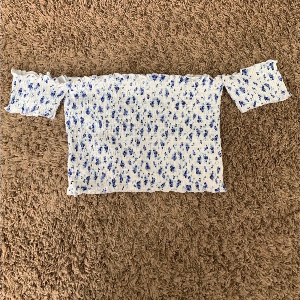 Cute top - Picture 3 of 4